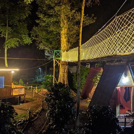 Penginapan Segitiga 2 Bandung Exterior photo