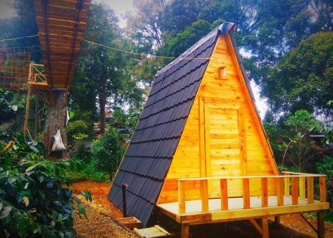 Penginapan Segitiga 2 Bandung Exterior photo